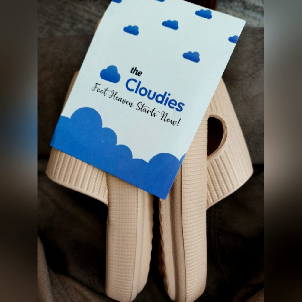 NEW THE CLOUDIES™ - ORIGINAL Size 8 Women's Slides